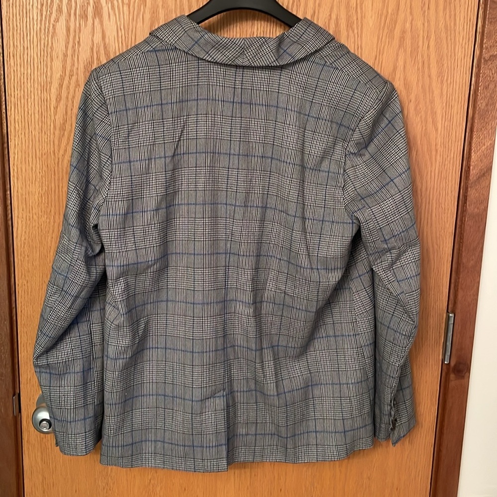 Suit Coat - Stylish Pattern - Excellent Condition! - image 5